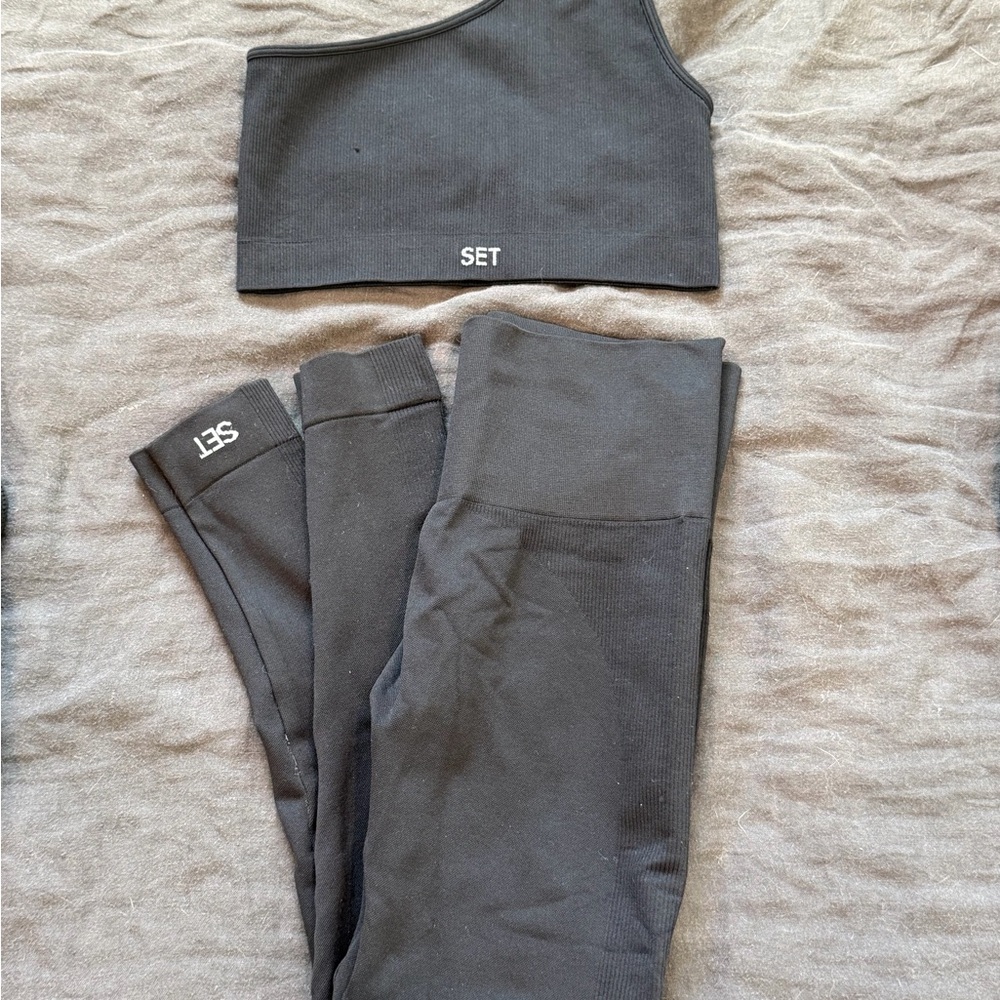 SET Active Black Ribbed One-Shoulder Crop Top and leggings